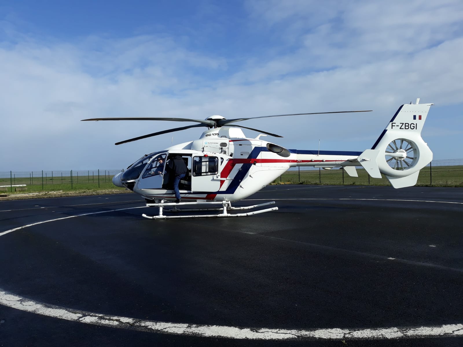 image d'un hélicoptère de la Douanes